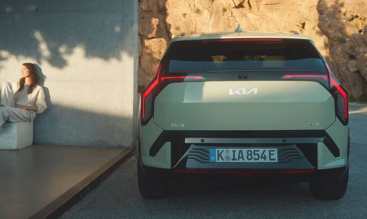 Balancing dynamism from behind